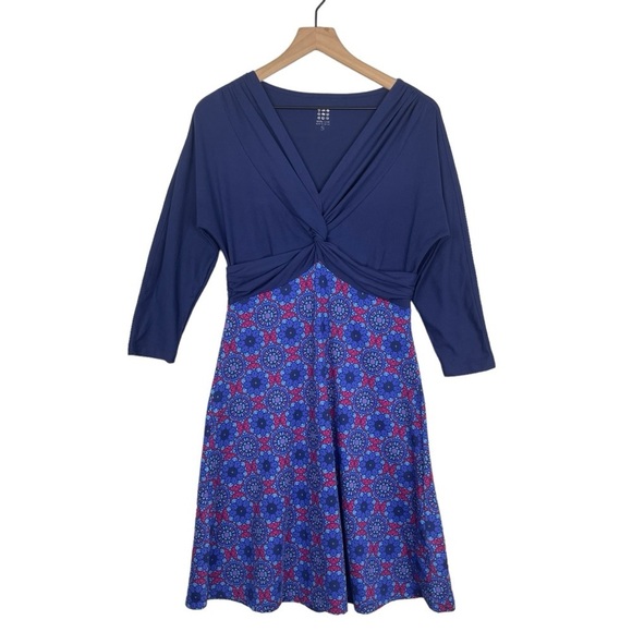 Title Nine Dress Small Twist Front Geometric Print Fit Flare Knee Length Stretch - Picture 1 of 10